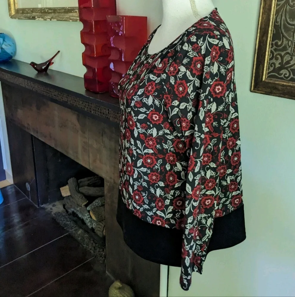 J.Jill Wearever Collection Small Petite Velvet Trimmed Floral Top Black Red 95